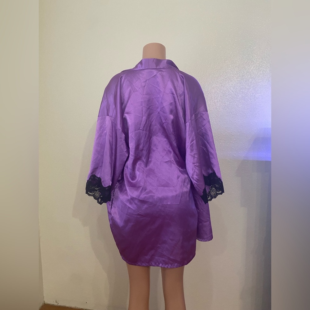 Robe - Picture 2 of 4